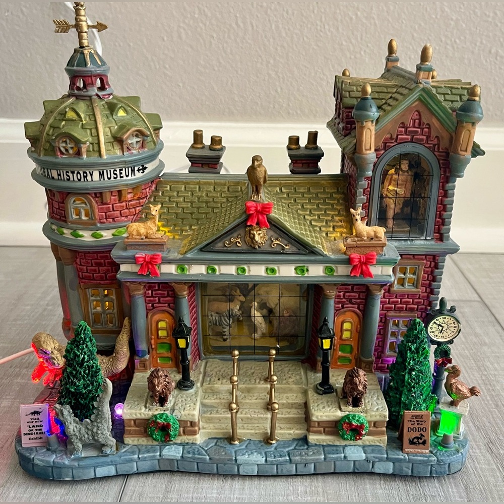 Lemax 2007 (RETIRED 2016) Caddington Village Lighted NATURAL HISTORY MUSEUM